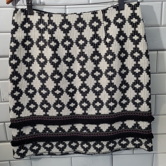 Merona Ladies Black White Tribal Print Straight Mini Skirt Rear Zip Fringe Hem D - Picture 1 of 6